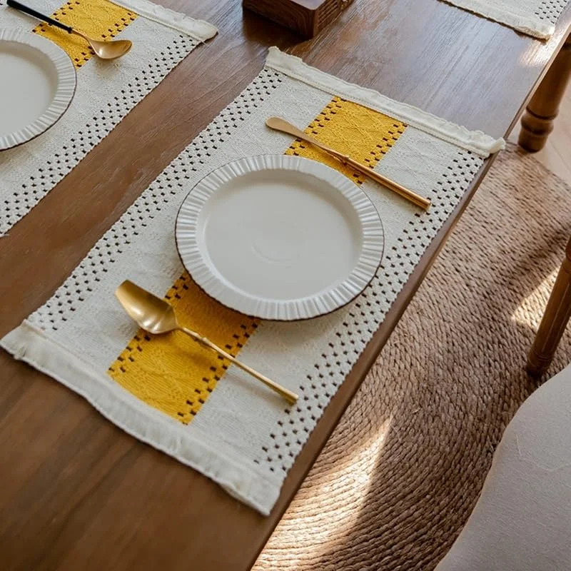 Besuche den Epinki-Store Epinki Tischset Elegant Quadratisch, 2Pcs Set Baumwolle Leinen Platzset Weihnachten Hohl Streifen mit Quaste Hitzebeständige, Tischmatte Weihnachten Beige Gelb für Küche und Restaurant, 30x50CM — Küche & Haushalt
