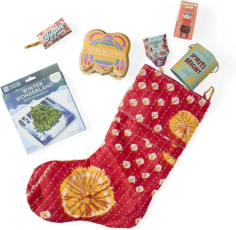 Marke: Modern Sprout Modern Sprout Holiday Kantha Weihnachtsstrümpfe, Geschenk-Set (55, 9 cm lang), einzigartiger, handgefertigter Upcycling-Sari-Strümpfe, einzigartige Füllstoffe für Frauen, Männer und Kinder, nachhaltige — Weihnachtsdeko