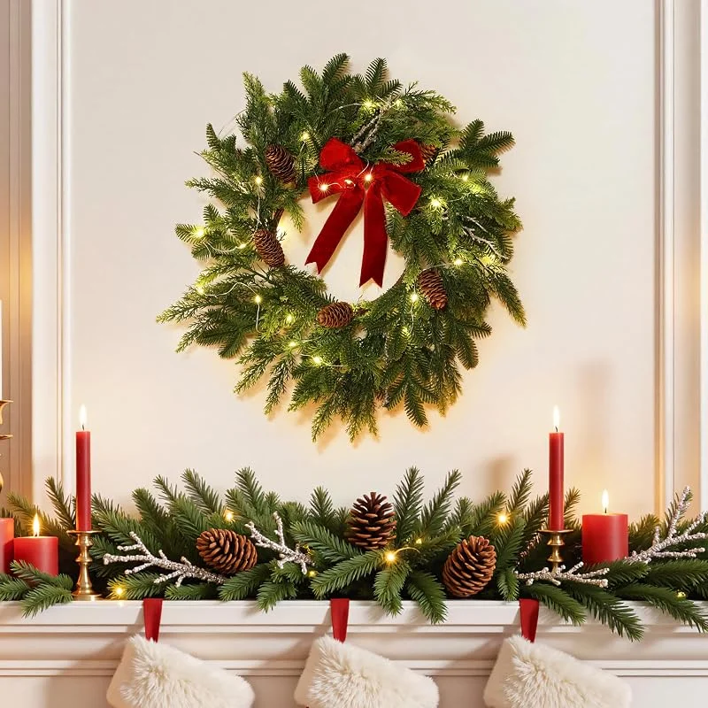 Besuche den Hometopia-Store Hometopia Runder Weihnachtskranz Ø45cm mit roter Schleife, 25 LEDs & Timer — Weihnachtsdeko