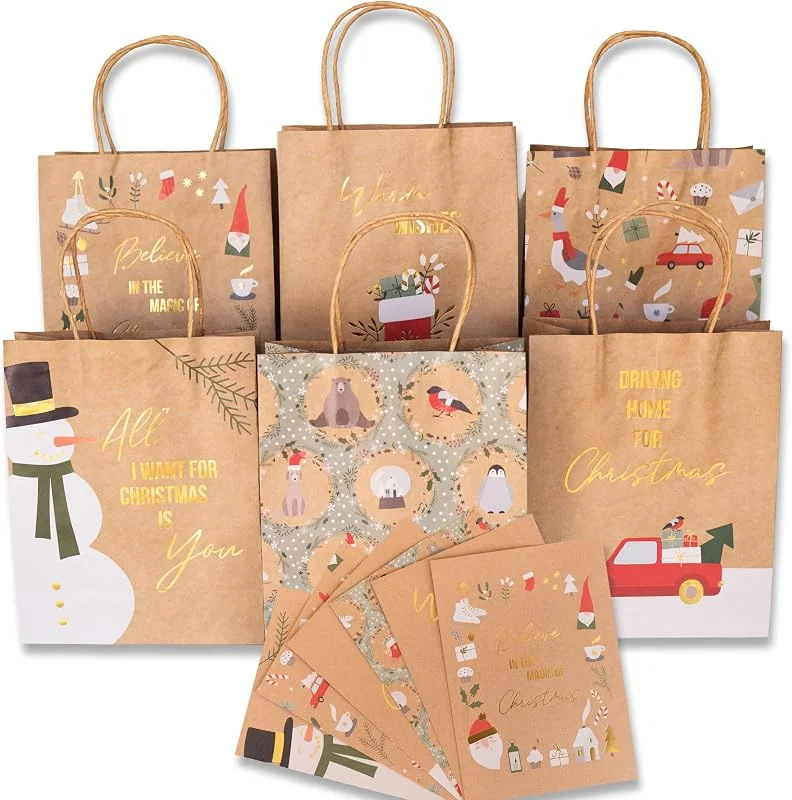 Besuche den Papierdrachen-Store Papierdrachen Geschenktüten Weihnachten groß - 6 St. - braun mit Goldfolierung - Scandi - 22×18×8 cm - inkl. 6 Karten - Henkeltüten Geschenkverpackung