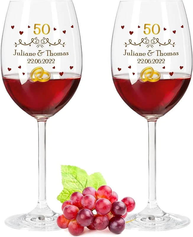 Besuche den GRAVURZEILE-Store GRAVURZEILE Weingläser zur Goldenen Hochzeit mit Namen & Datum bedruckt - Hochzeitsgeschenk personalisiert für das Brautpaar - 50 Jahre — Wein und Festtafel