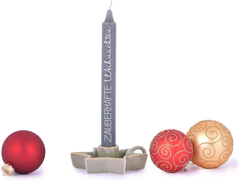 Besuche den pajoma-Store pajoma® Stabkerzen "Zauberhafte Weihnachten" 4er Set, Grau, Brenndauer ca. 5, 5 Stunden, 20 cm lang — Kerzenlicht Abendessen