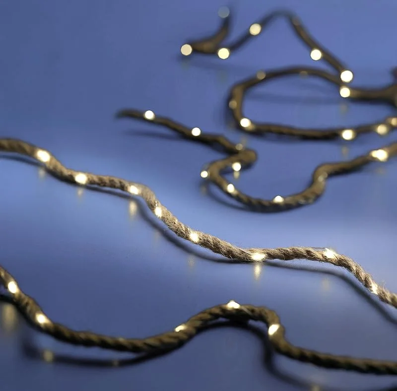 Besuche den Spetebo-Store Spetebo Tau mit Draht Lichterkette warm weiß mit Timer - 400 cm - Naturkordel mit 60 LED Batterie betrieben - Leuchtdraht Juteseil Tischdeko Fensterdeko Weihnachtsdeko für Innen — Weihnachtsbeleuchtung
