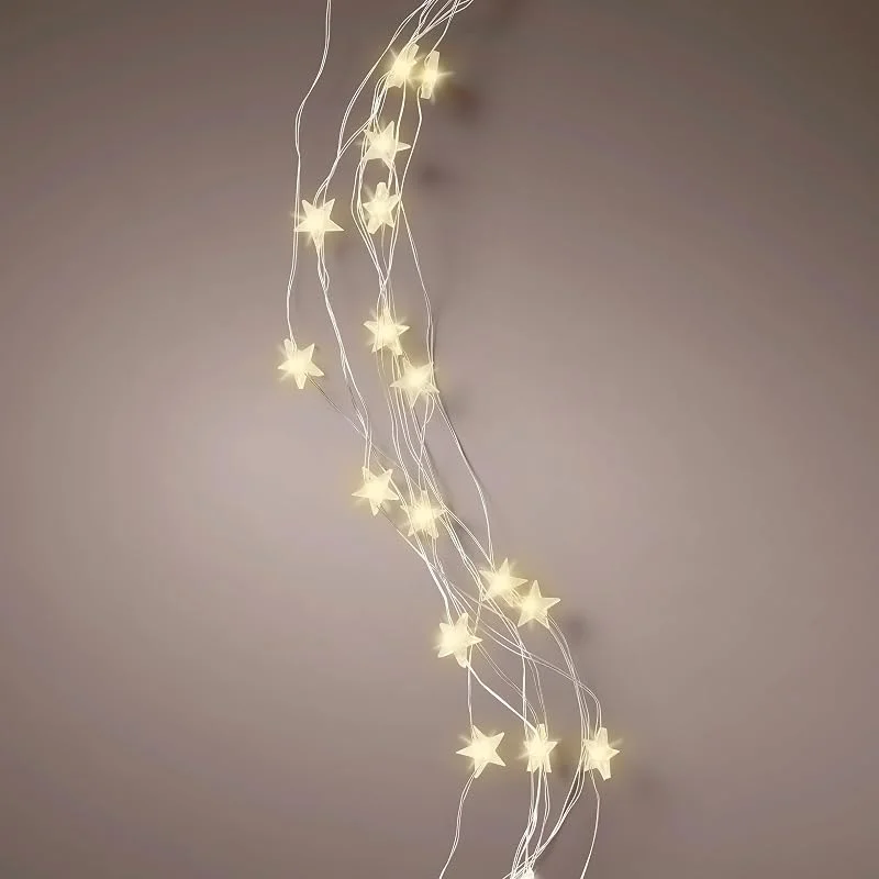 Besuche den Spetebo-Store Spetebo LED Draht Bündel Lichterkette warm weiß mit Sternen - 90 cm, 64 LED - Weihnachts Deko Beleuchtung Batterie Betrieben mit Timer - Advent Winter Sternenvorhang Lichterdeko für Innen — Weihnachtsbeleuchtung