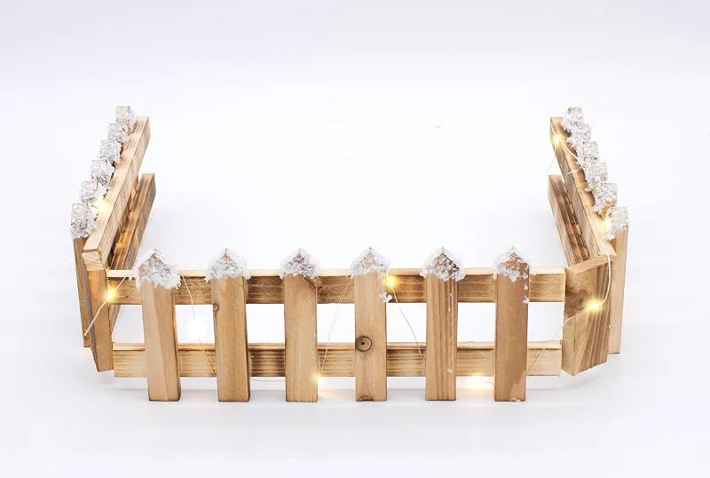 Besuche den Spetebo-Store Spetebo Holz Dekozaun mit 15 LED in warm weiß - 90 x 10 cm - Mini Gartenzaun mit Kunstschnee - Tischdeko Winter Gatter Weihnachtsdeko beleuchtet Batterie betrieben mit Timer — Advent und Tisch