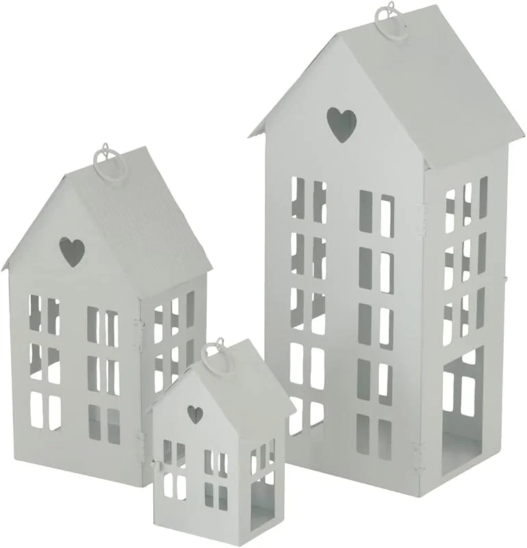 Besuche den Spetebo-Store Metall Laterne Häuser im 3er Set in weiß - Höhe der Laternen: 34, 21, 12 cm - Deko Windlicht Haus - Kerzenhalter Häuser für Innen und Außen — Kerzenlicht Abendessen