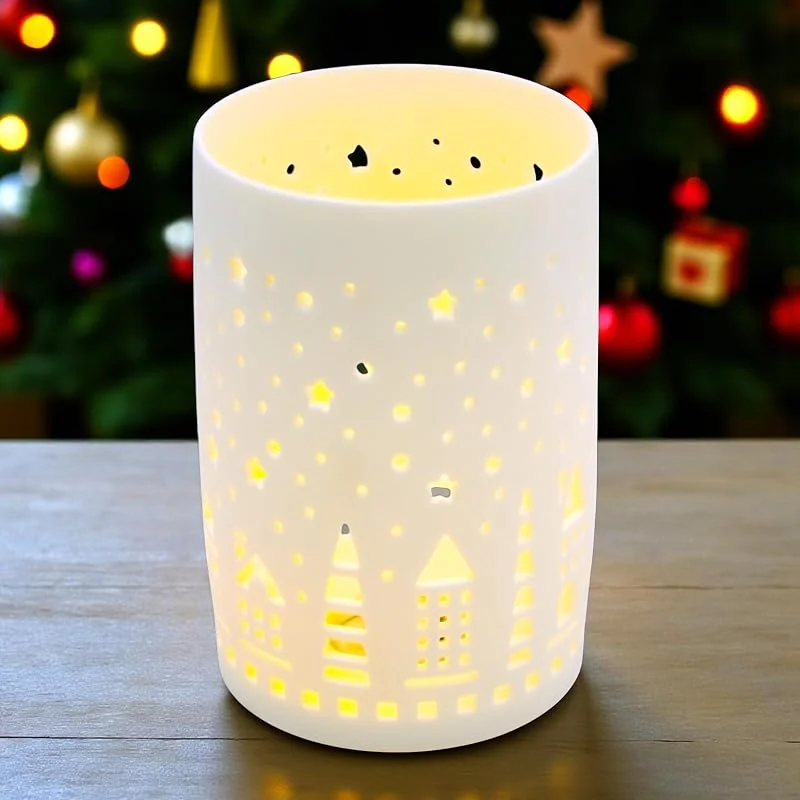 Besuche den Spetebo-Store Porzellan LED Windlicht Weihnachts Dorf Skyline matt weiß inklusive Batterie - 13 cm - Keramik Tisch Laterne Winter Stadt warmweiß beleuchtet - Weihnachten Advent Dekoleuchte Lichtdeko mit Beleuchtung — Weihnachtsdeko