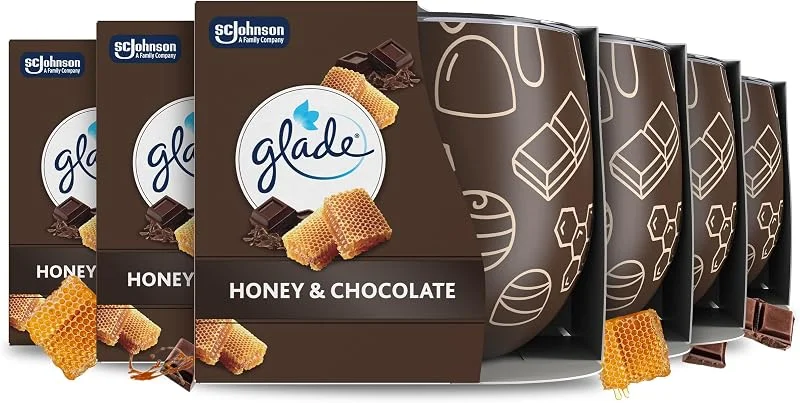 Besuche den Glade-Store Glade Duftkerze mit Dekorfolie, Honey & Chocolate, bis zu 22 Stunden Brenndauer, 6er Pack (6 x 108 g) — Kerzenlicht Abendessen
