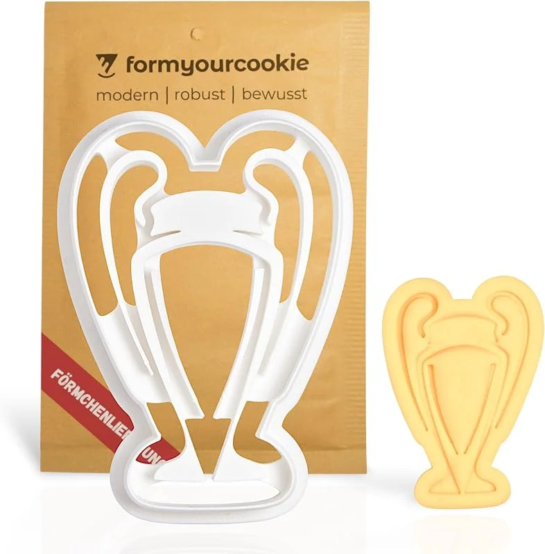 Besuche den formyourcookie-Store Pokal Ausstechform für Kekse Plätzchen Fondant, hochwertige Fußball Keksausstecher, 100% nachhaltig, detaillierte Keks Stempel, Ausstecher EM Ton, Keksschneider Formen EURO, Fan Artikel Backen, Deko — Weihnachtskueche