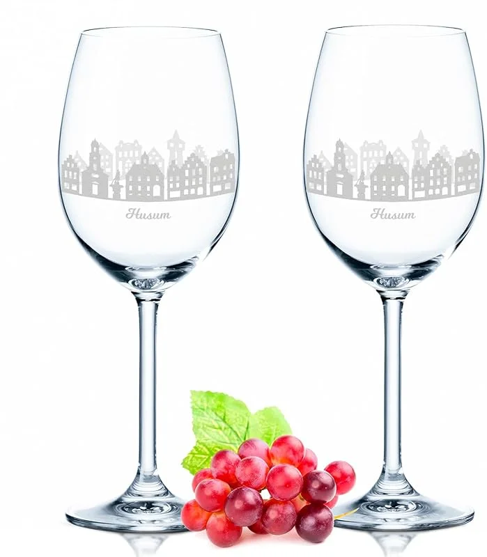 Besuche den GRAVURZEILE-Store GRAVURZEILE Weingläser mit Gravur - Skyline Husum im Set - Hochwertige 360° Lasergravur - schönes Geschenk als Andenken, Souvenir oder für Sammler & Weingenießer zum Geburtstag — Wein und Festtafel