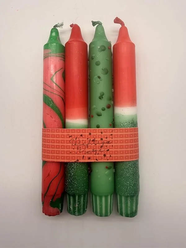 Marke: Generisch Wichtige Dinge 4er Set Stabkerzen "Merry Sparkle" – Handgefertigte Weihnachts-Kerzen aus Stearin mit Glitter, Deko-Stabkerzen Rot Grün, für Adventskranz & Weihnachtstisch, Ø 2, 2 cm x 19 cm — Kerzenlicht Abendessen